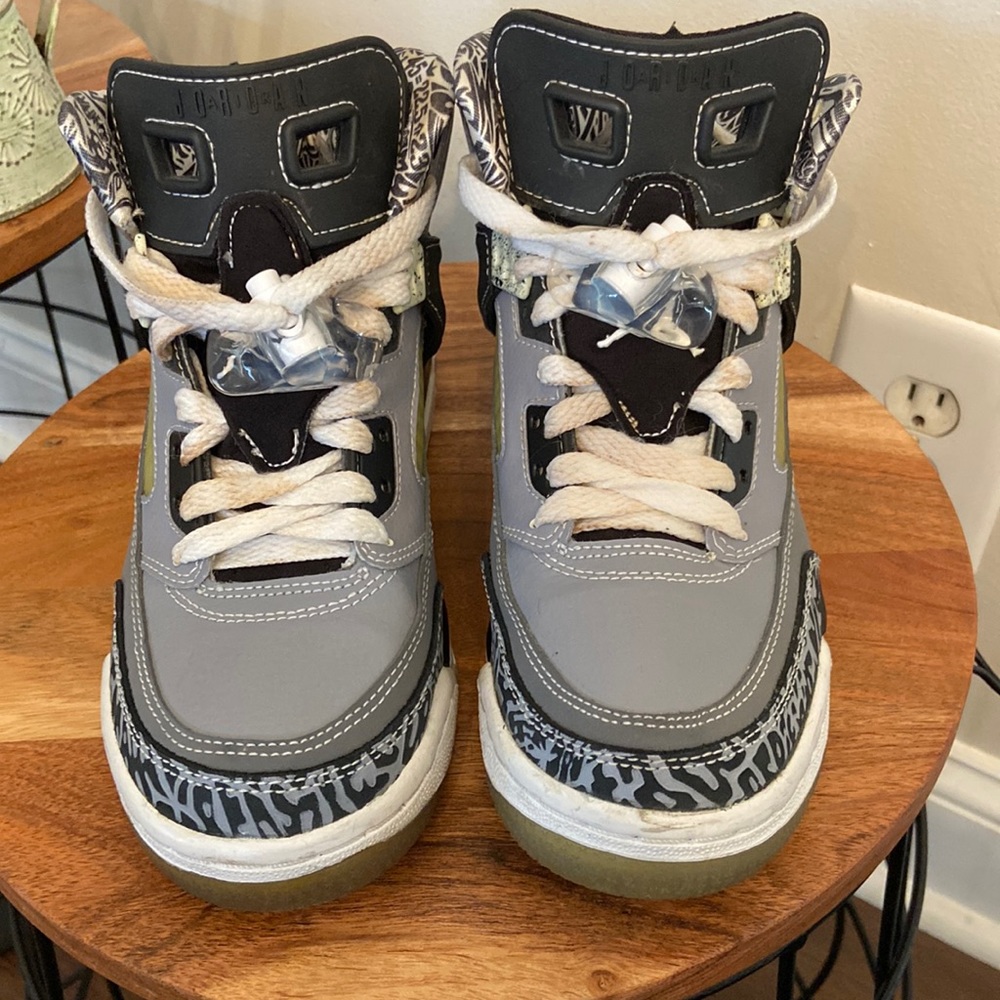 Air Jordan Spizike Stealth Cool Grey Black White. Kids size 5. 2008 Release